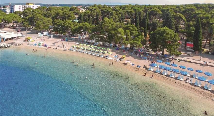 Plaža uz šetnicu