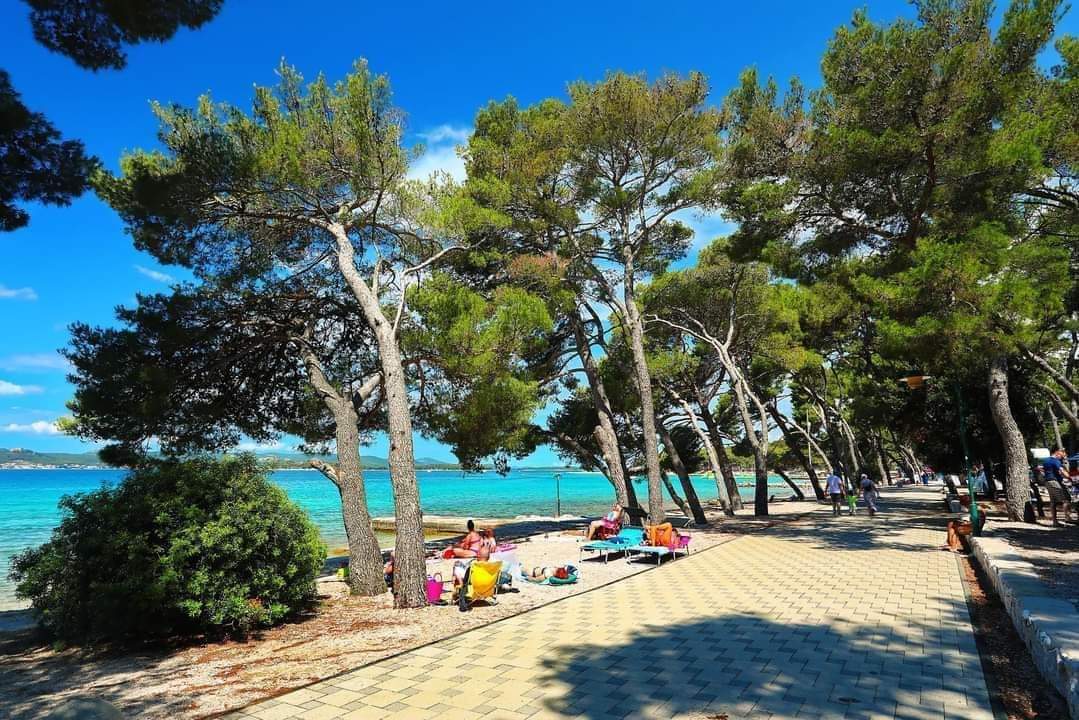 Šetalište u blizini restorana